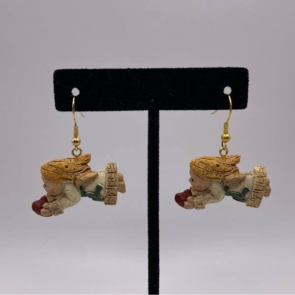 Vintage Angels Carrying Hearts Earrings - Picture 2 of 8